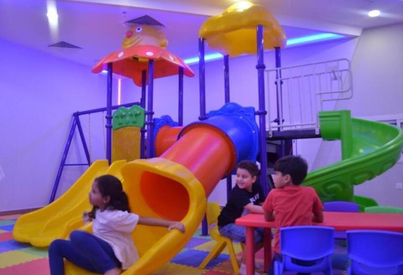 هتل Bram Suites