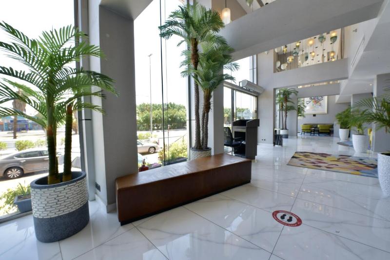 هتل Bram Suites