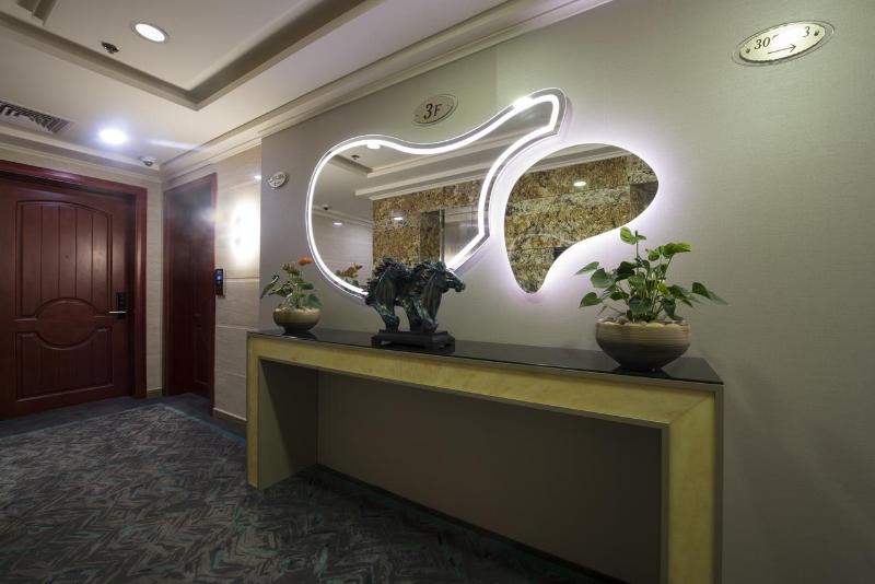 هتل Bram Suites