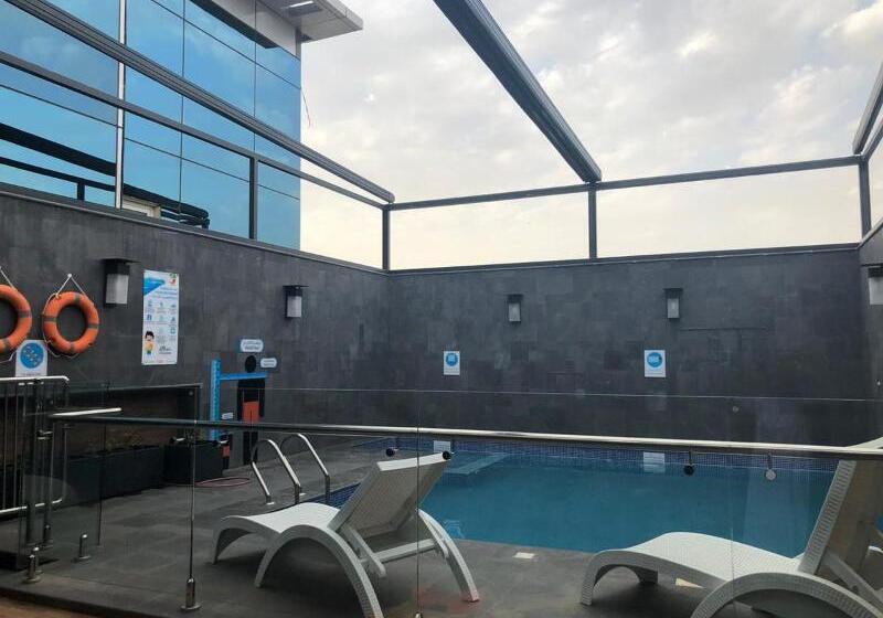 هتل Bram Suites