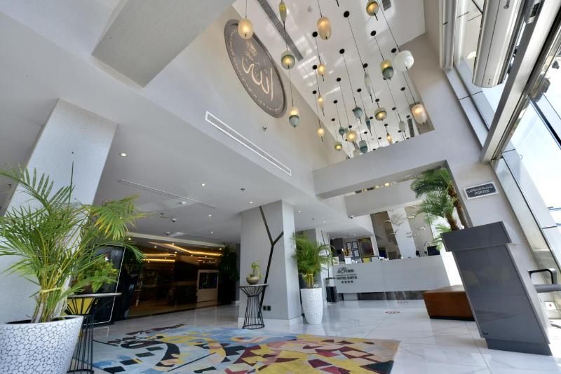 هتل Bram Suites