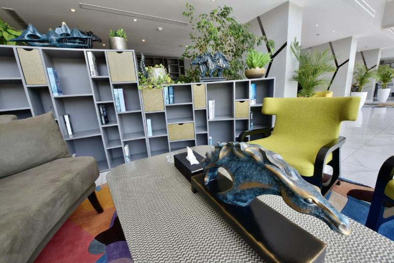 هتل Bram Suites