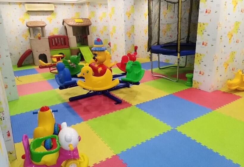 هتل Bram Suites