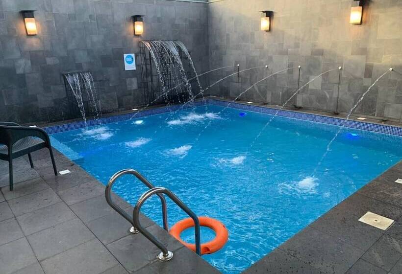 هتل Bram Suites