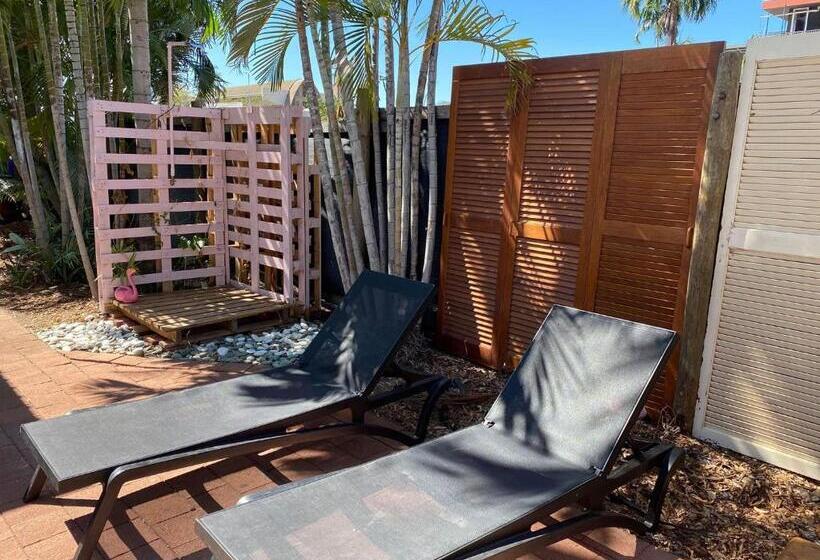 هتل Darwin Hostel