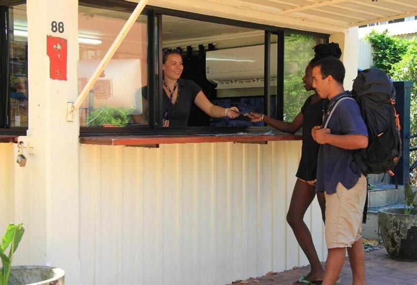 هتل Darwin Hostel