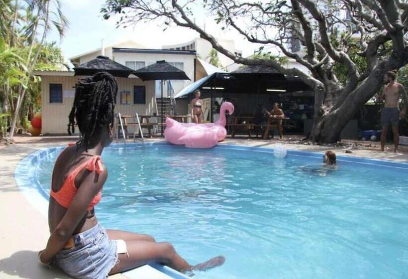 هتل Darwin Hostel