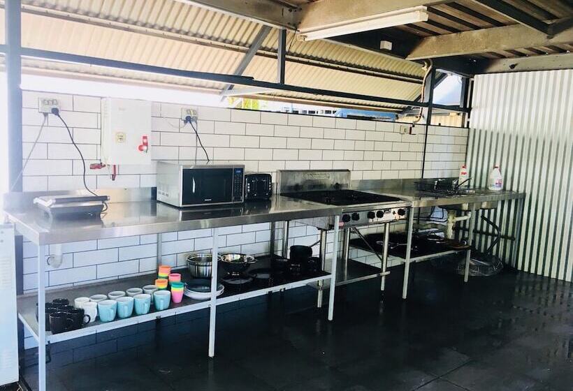 هتل Darwin Hostel