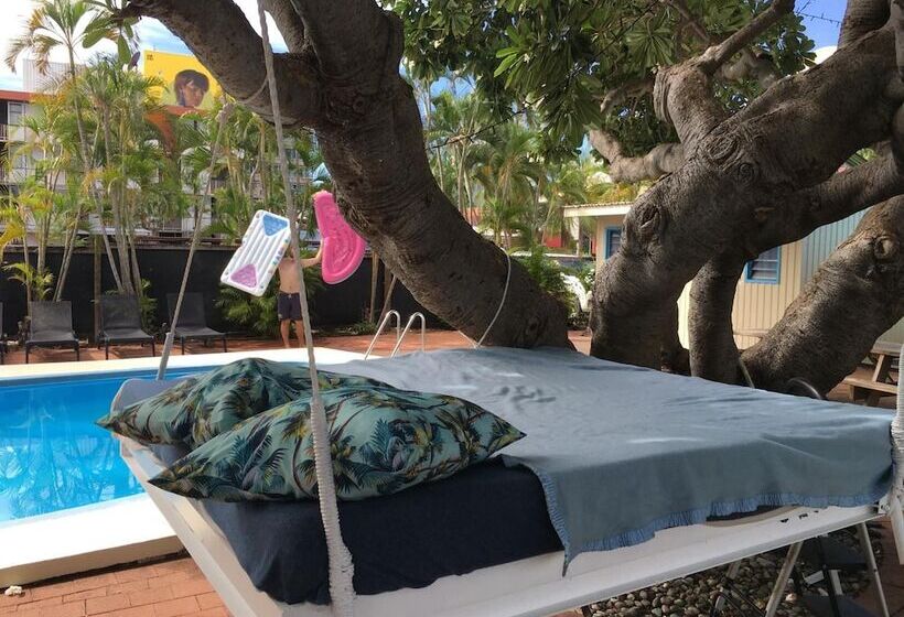 هتل Darwin Hostel