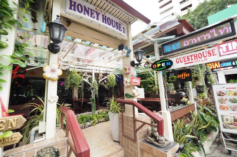 هتل Honey House1