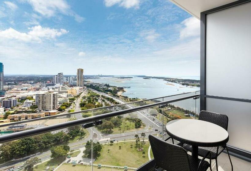 هتل Meriton Suites Southport