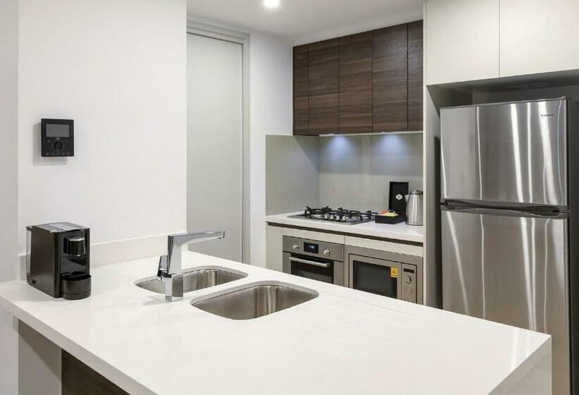 هتل Meriton Suites Southport