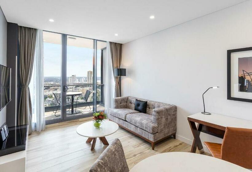 هتل Meriton Suites Southport