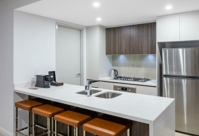 هتل Meriton Suites Southport
