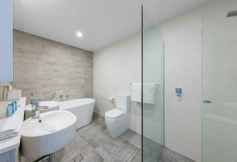 هتل Meriton Suites Southport