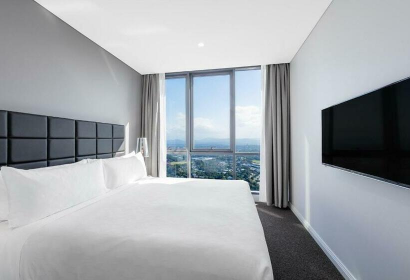 هتل Meriton Suites Southport