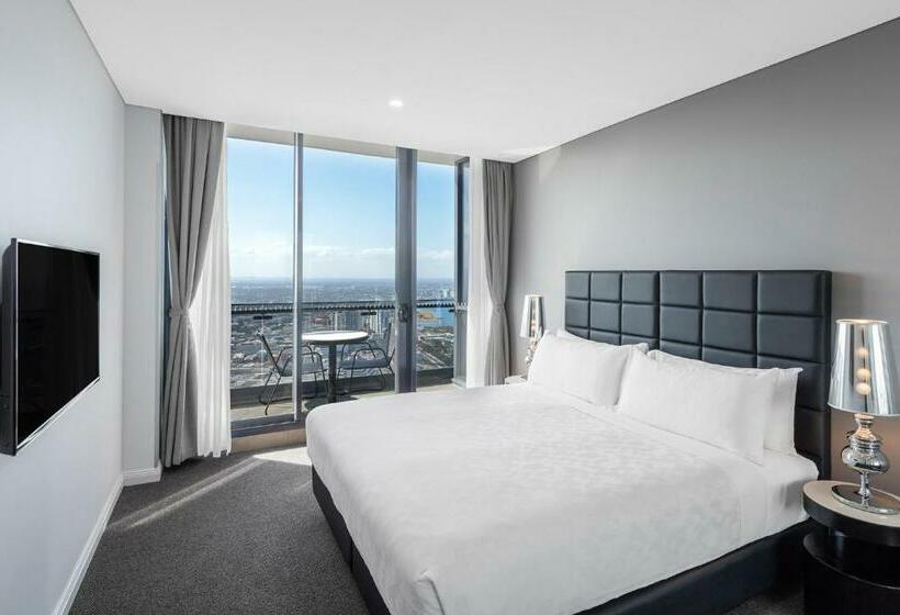 هتل Meriton Suites Southport