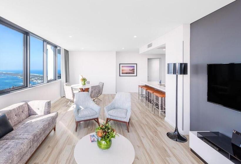 هتل Meriton Suites Southport