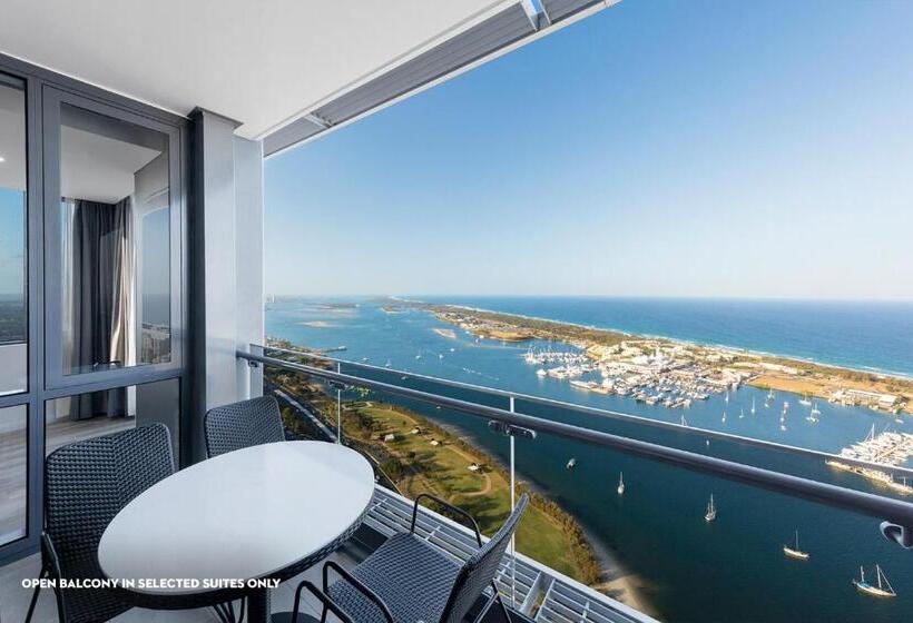 هتل Meriton Suites Southport