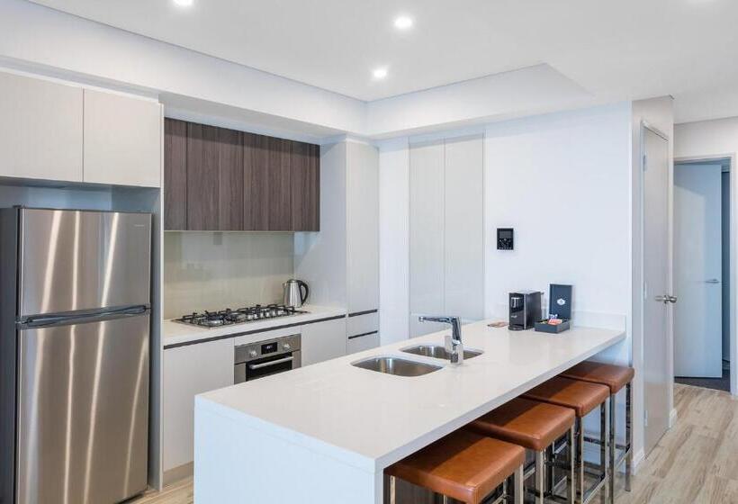 هتل Meriton Suites Southport