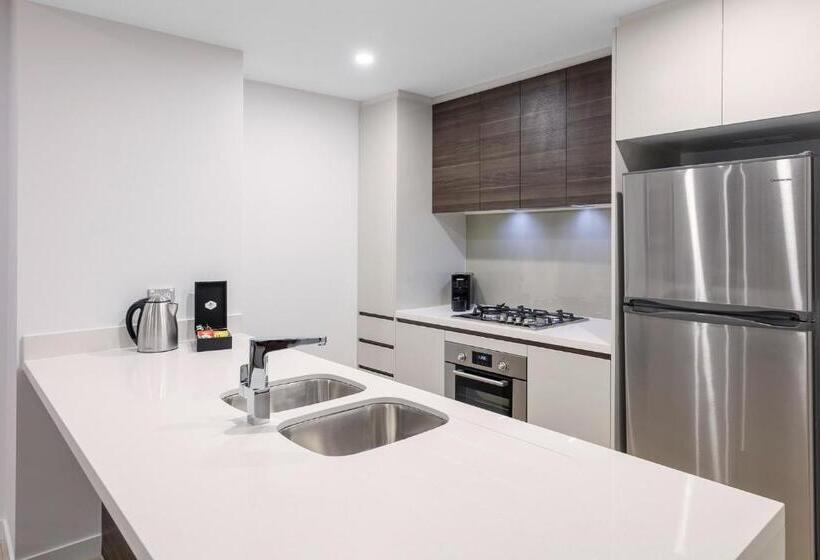 هتل Meriton Suites Southport