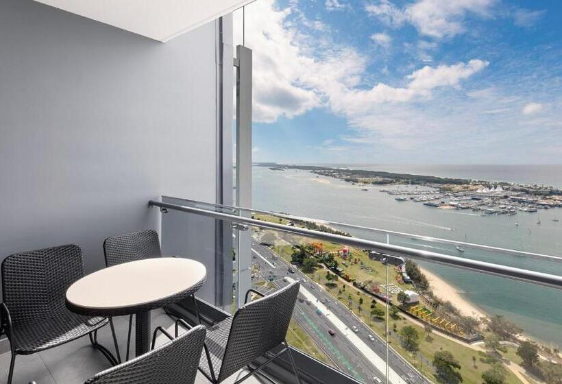 هتل Meriton Suites Southport