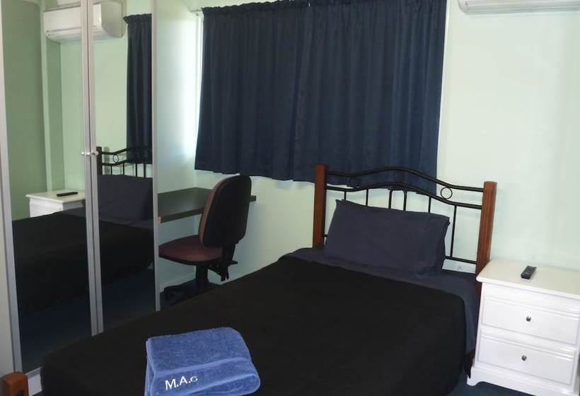 فندق Mick's Accommodation Club