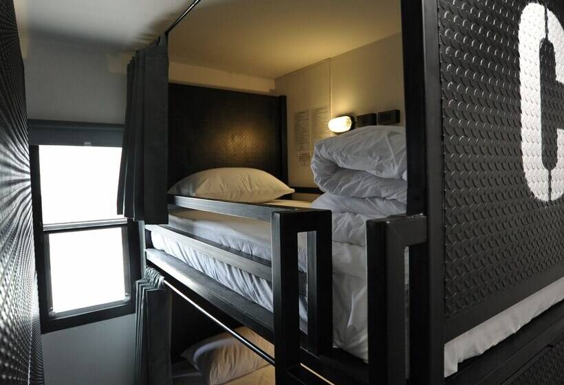 هتل Our Secret Base Hostel