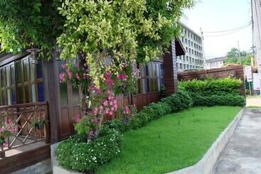 هتل Sirinart Garden