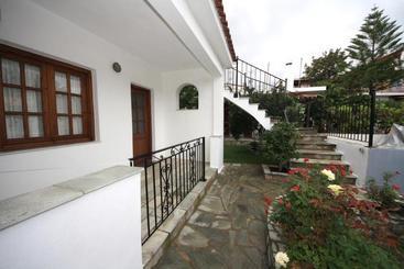 هتل Amalia Studios