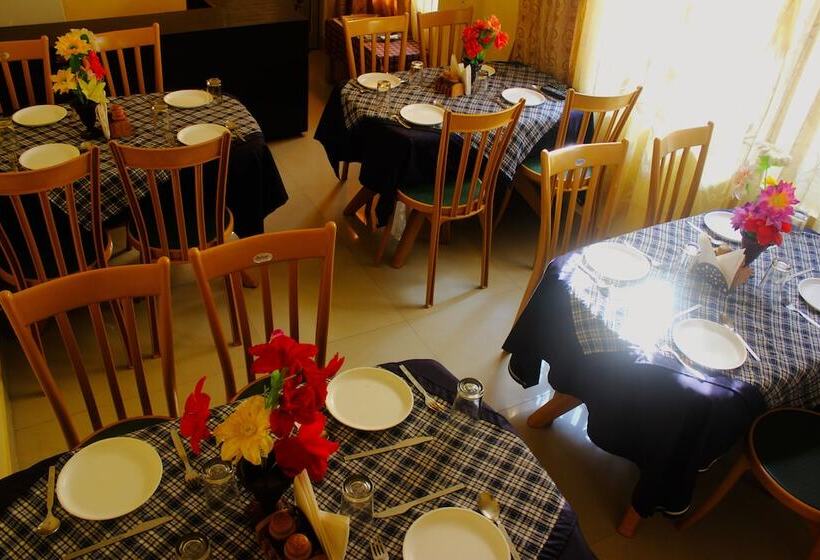 Fotos del hotel Anuj Regency:  4