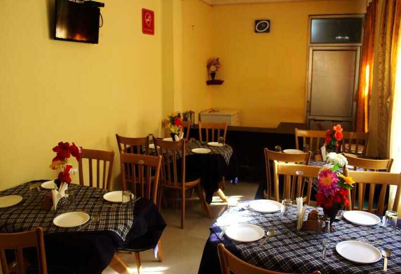 Fotos del hotel Anuj Regency:  5