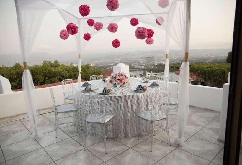 هتل Boutique Valverde Cumbres De La Escalon