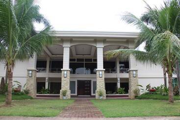 هتل Costa Palawan Resort