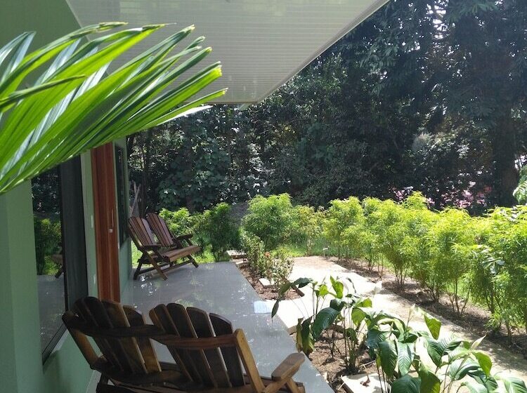 هتل Manuel Antonio Hostel Resort