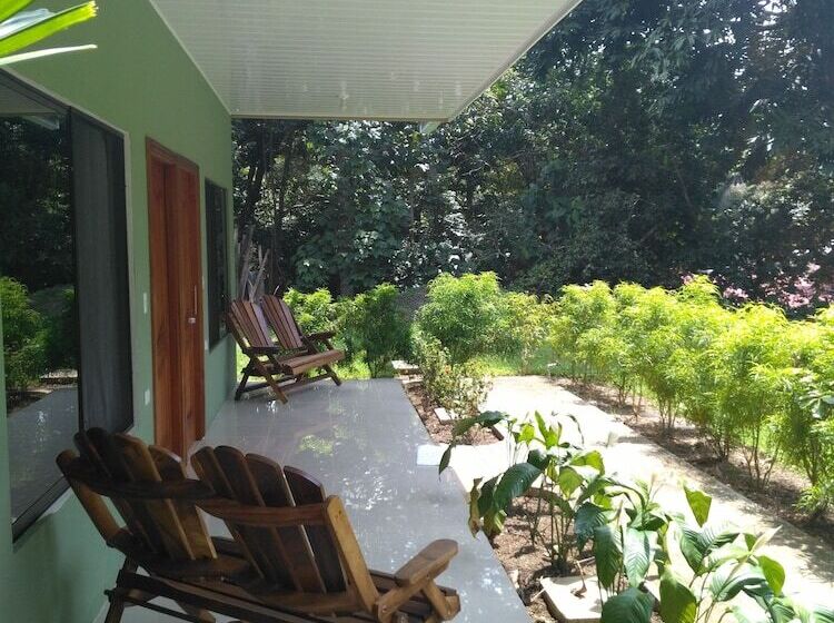 هتل Manuel Antonio Hostel Resort