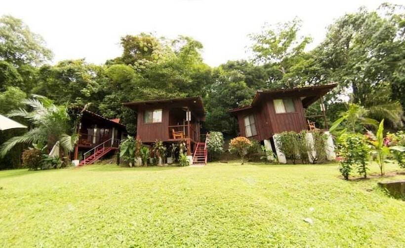 هتل Manuel Antonio Hostel Resort