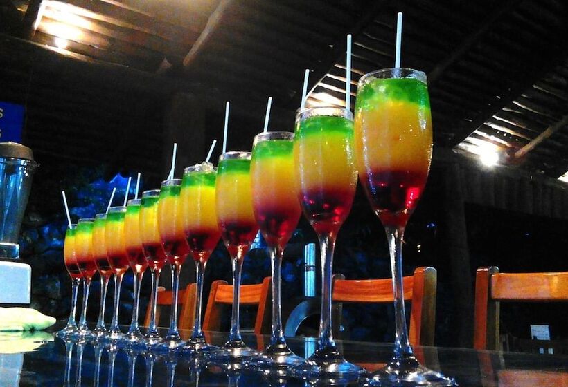 هتل Manuel Antonio Hostel Resort