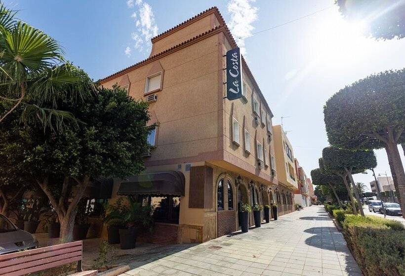 فندق Hostal La Costa