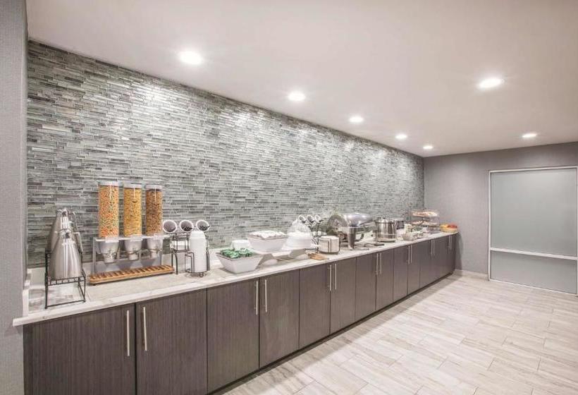 هتل La Quinta By Wyndham Kingsville