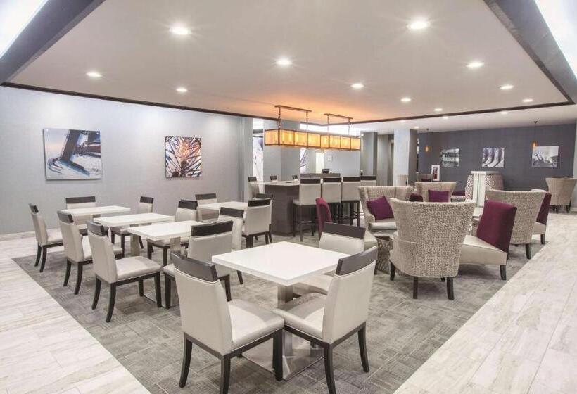 هتل La Quinta By Wyndham Kingsville