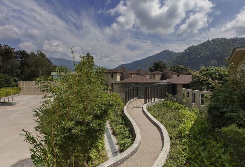هتل Lemon Tree Premier Corbett