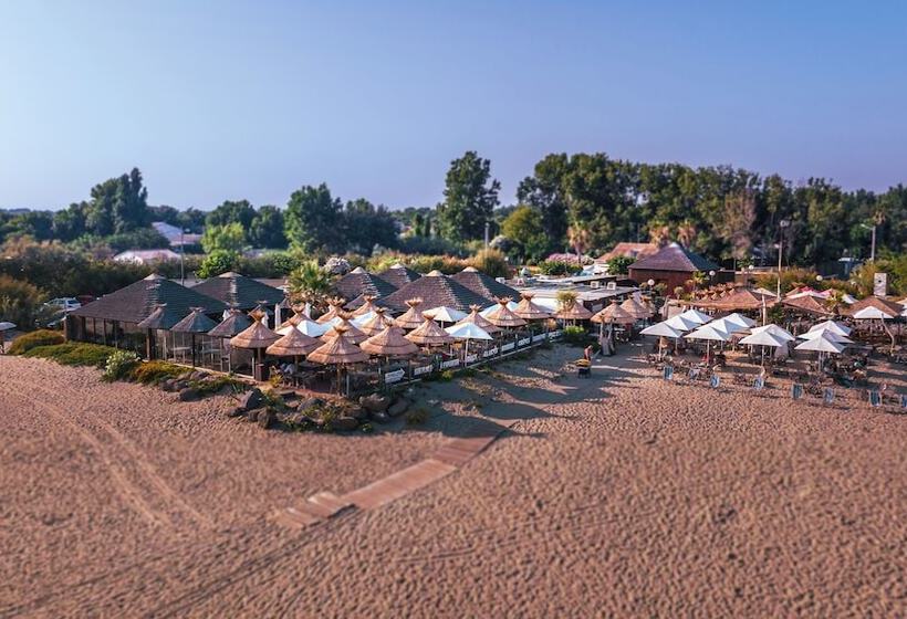 هتل Pirates World