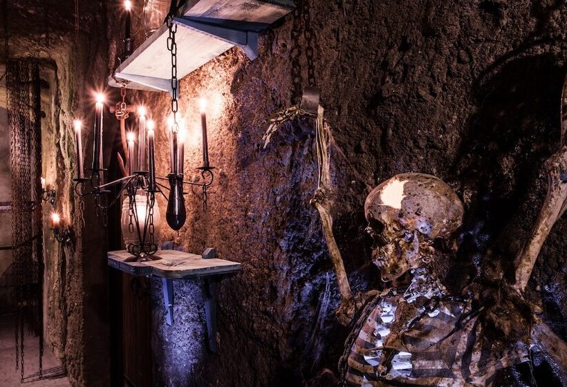 هتل Pirates World