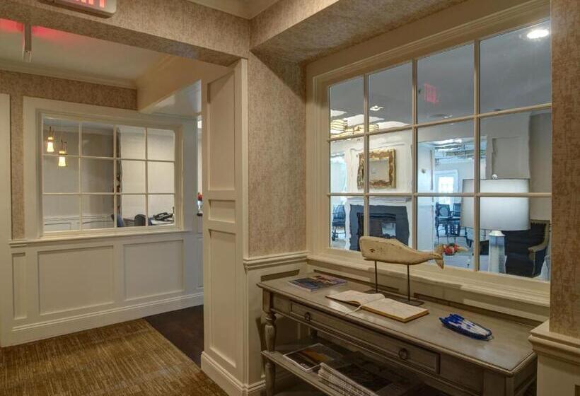 هتل Sag Harbor Inn