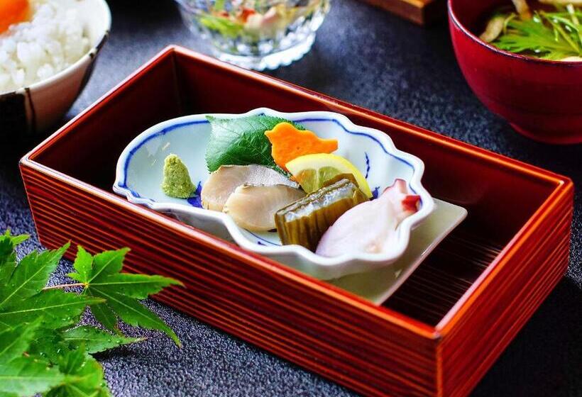 בית מלון כפרי Sanrakuen