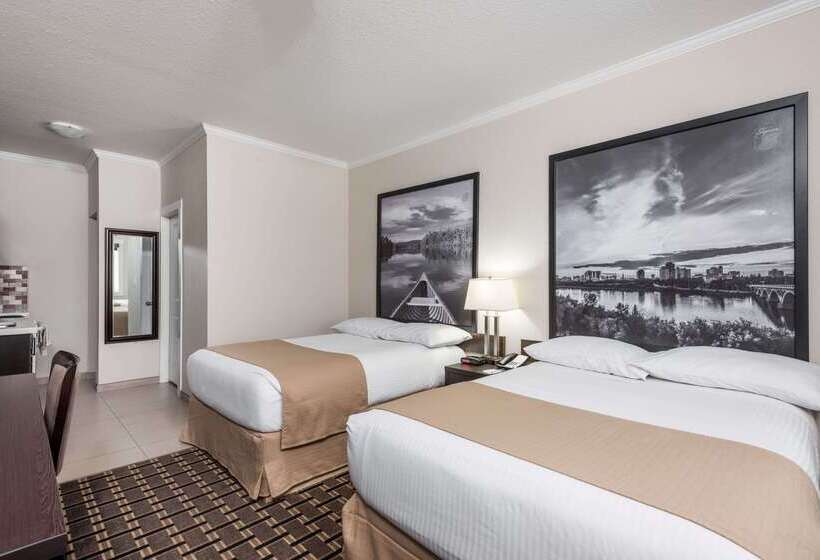 هتل Super 8 By Wyndham Watrous