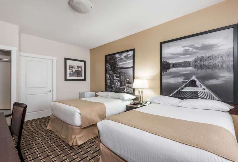 هتل Super 8 By Wyndham Watrous