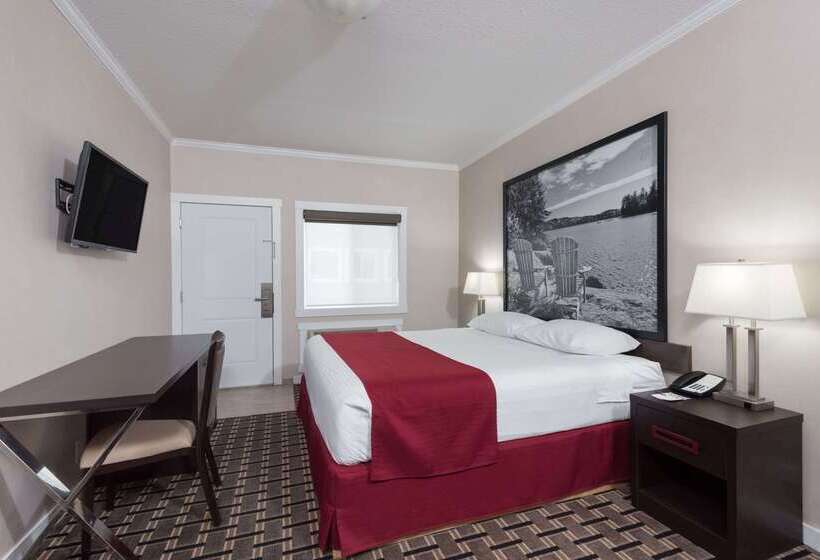هتل Super 8 By Wyndham Watrous