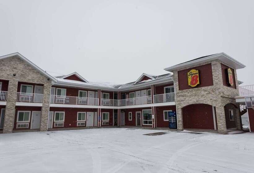 هتل Super 8 By Wyndham Watrous